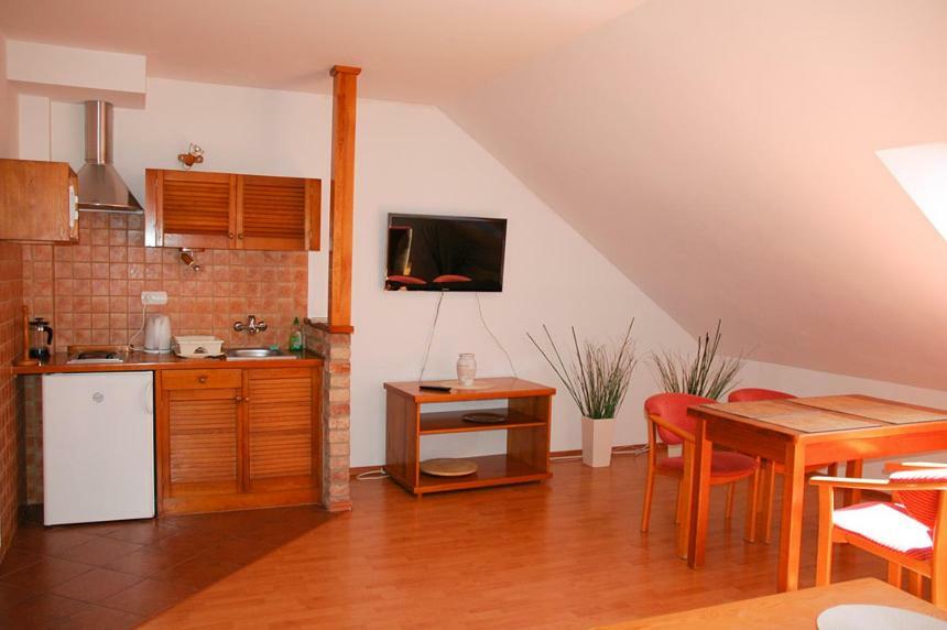 Lawer Apartment เรวัล ภายนอก รูปภาพ